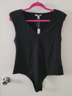 Steve Madden Black V-Neck Cap Sleeve Bodysuit